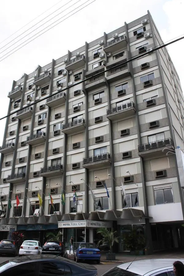 Fachada completa do prédio do Hotel Vera Cruz em Ijuí/RS